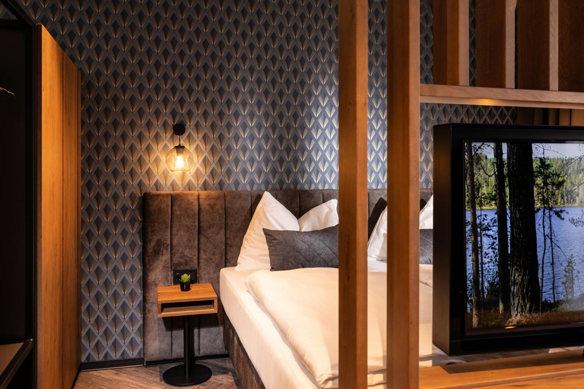 Zeit Und Raum Hotel - Self Check-In Eggelsberg Extérieur photo